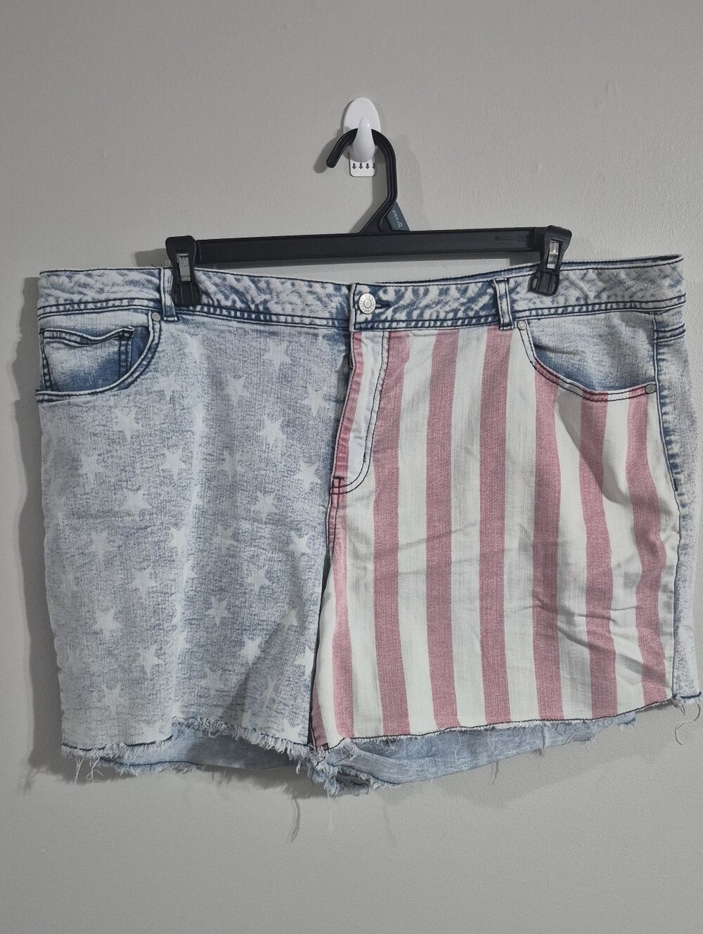 Flag-Print Denim Women’s Shorts - Light Blue & Red Stripes Size 24